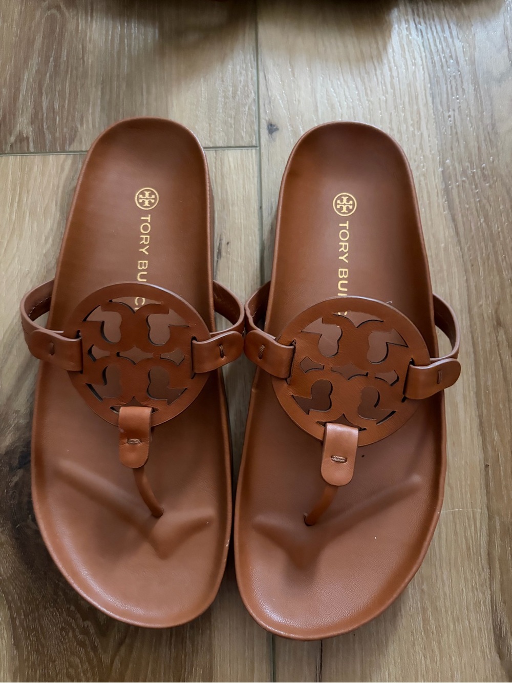 Tory Burch Leather Logo Thong Sandals - Tan Cognac